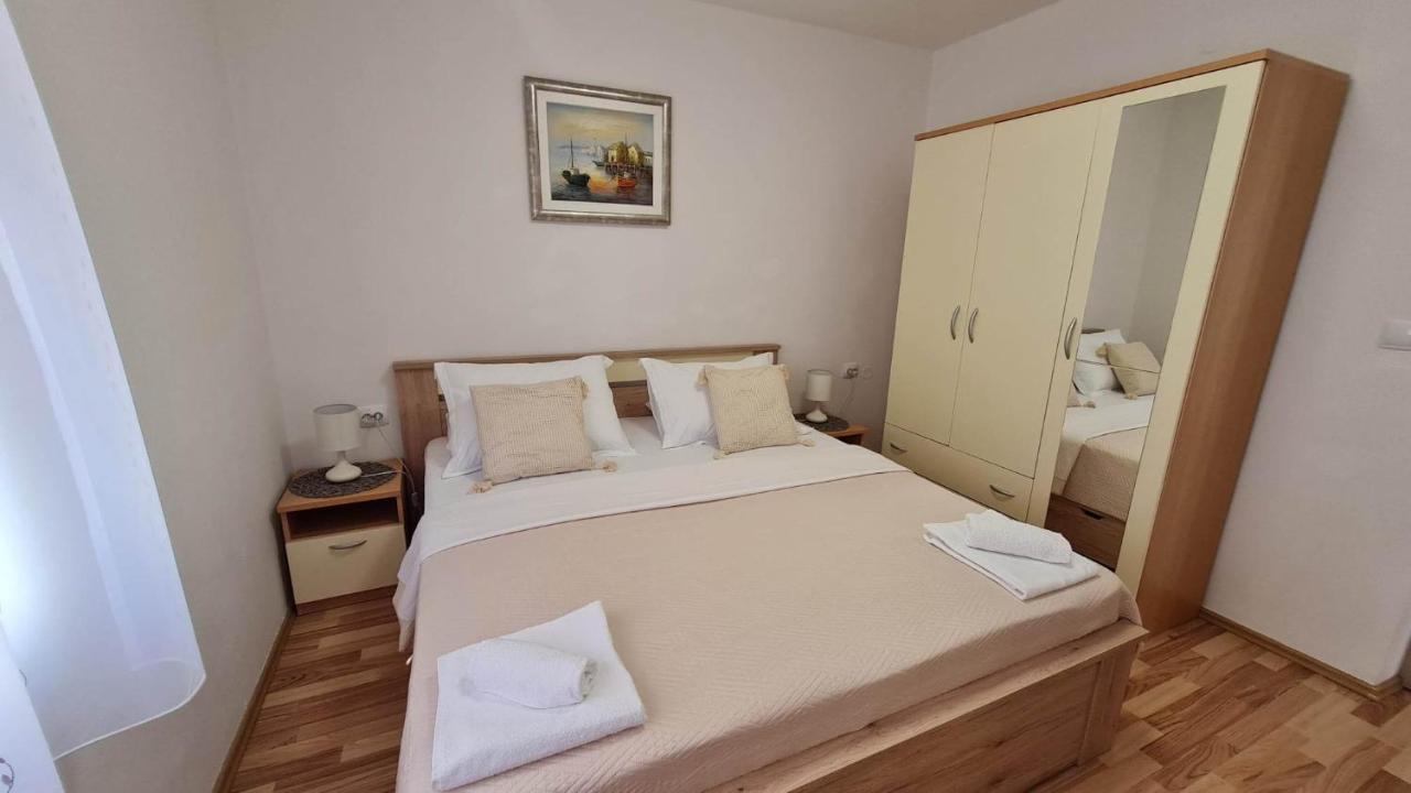 Apartman "Flower Garden" Ražanac Extérieur photo