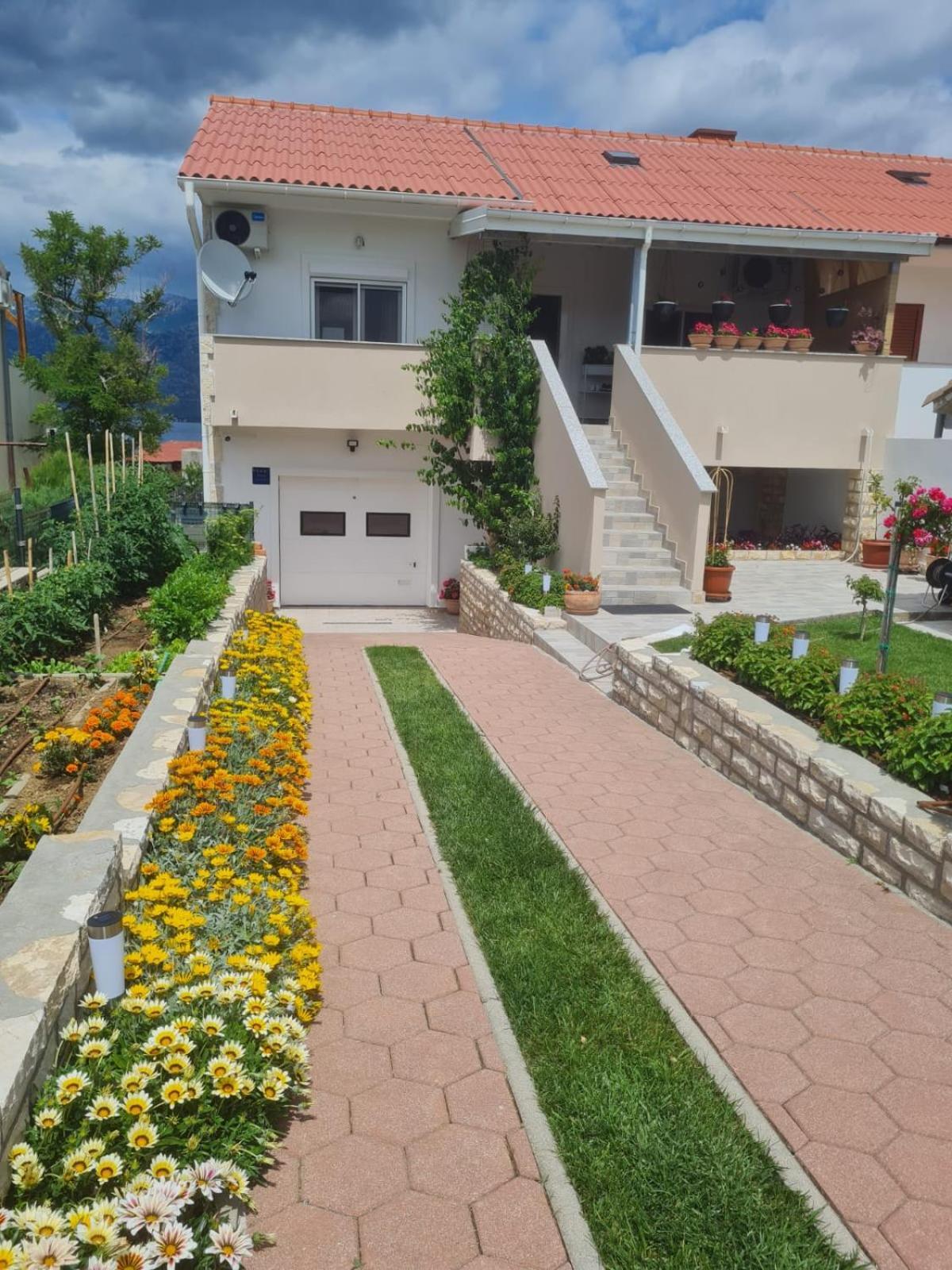 Apartman "Flower Garden" Ražanac Extérieur photo